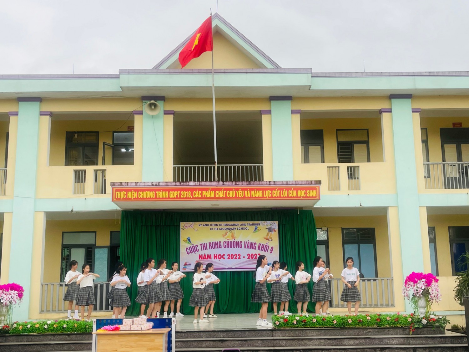 Văn nghệ chào mừng