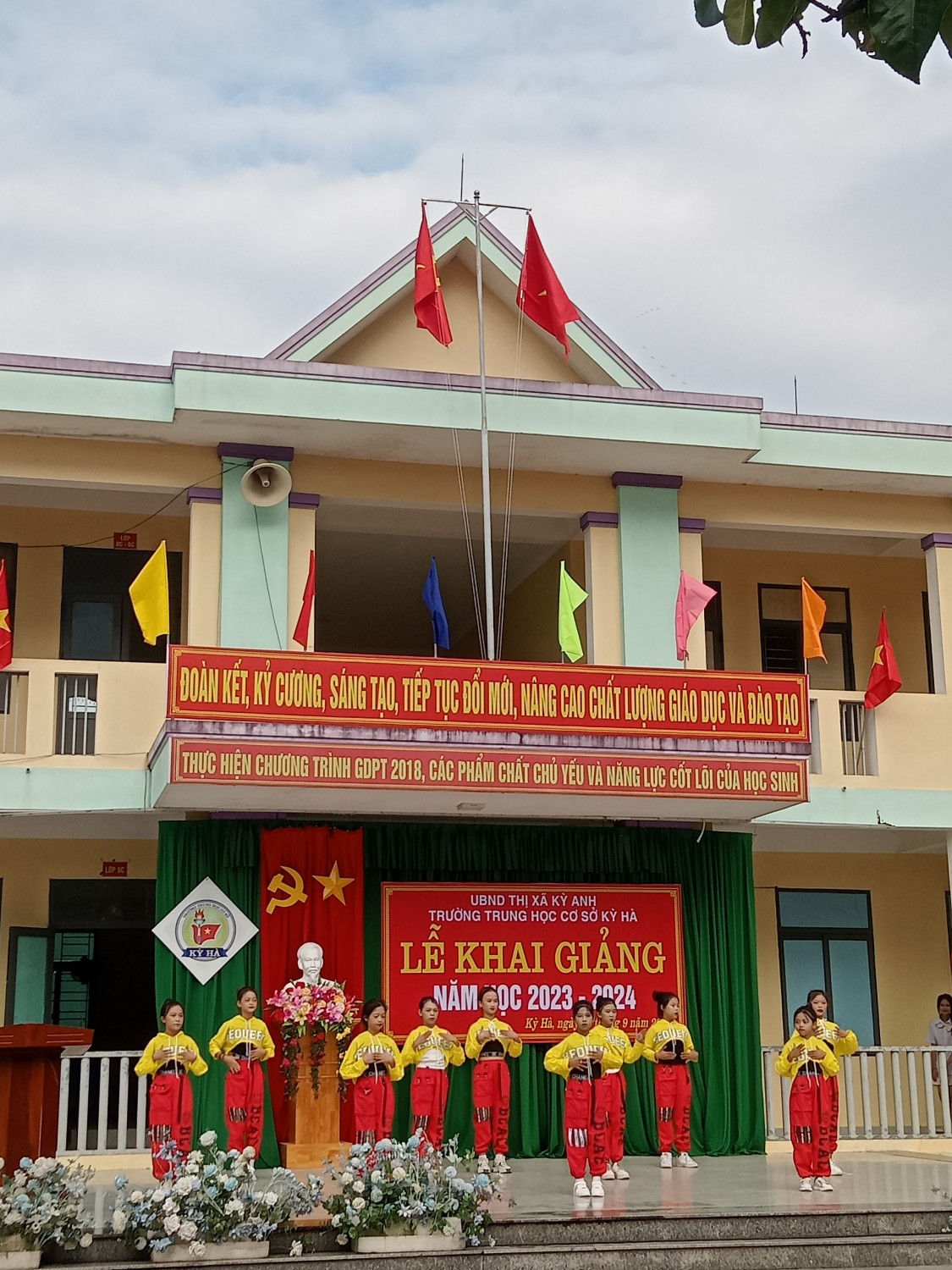 văn nghệ chào mừng