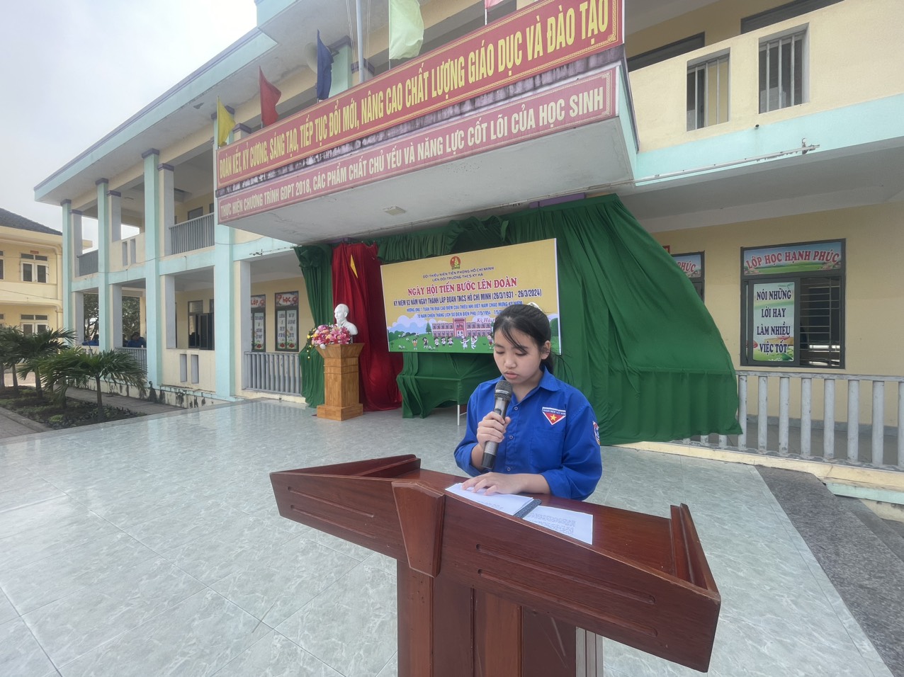 đoàn viên đọc lời hứa