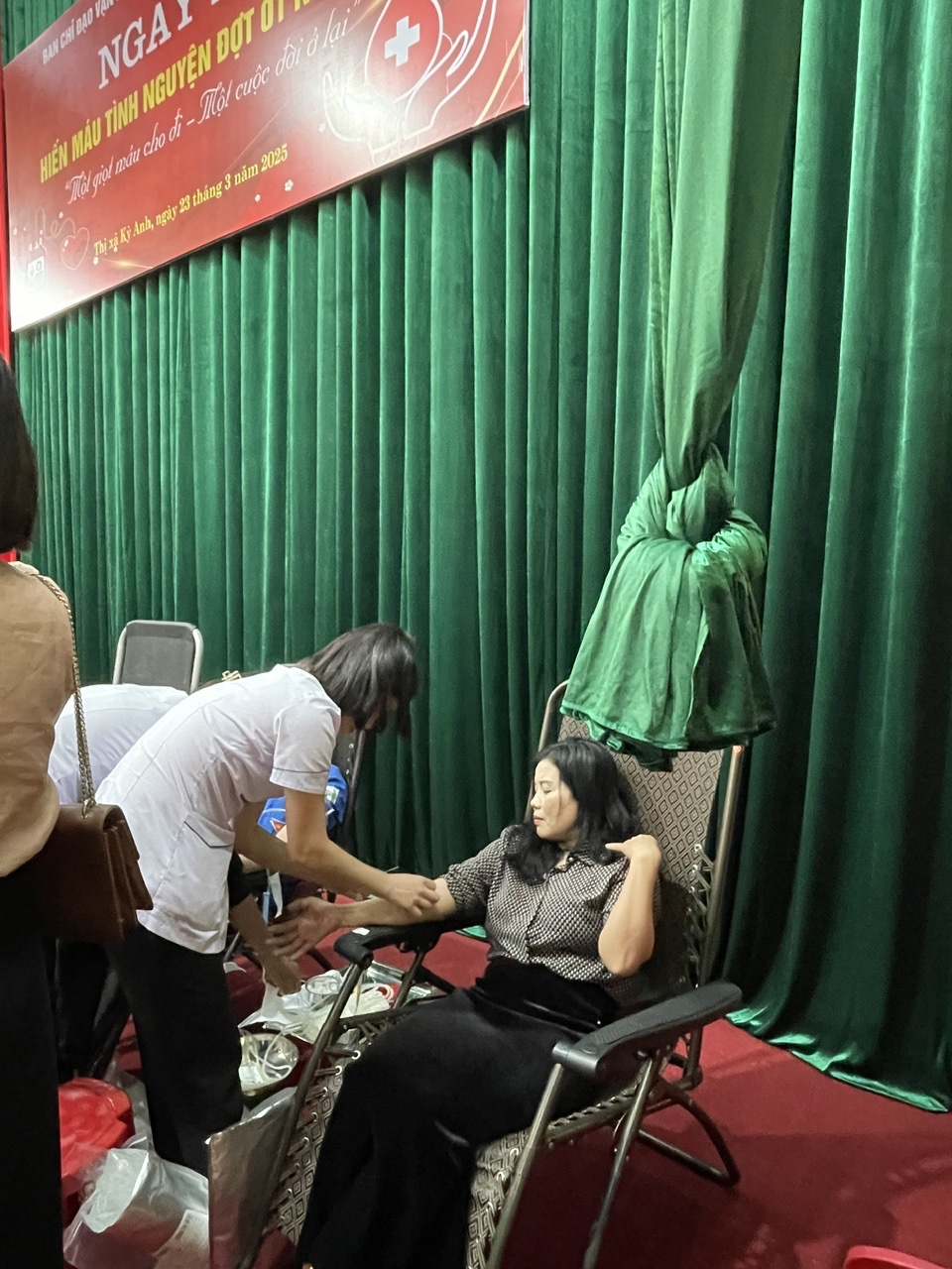 hiến máu nhân đạo