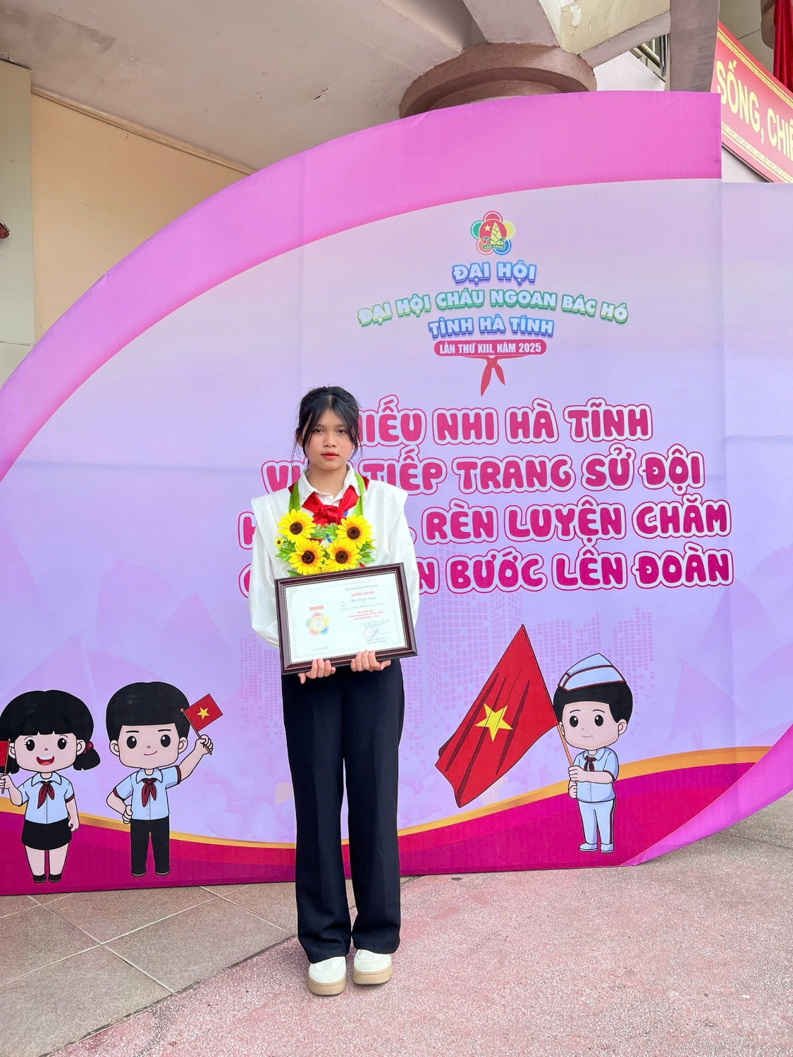 Cô học trò vùng biển truyền cảm hứng thể dục thể thao tới học sinh toàn trường